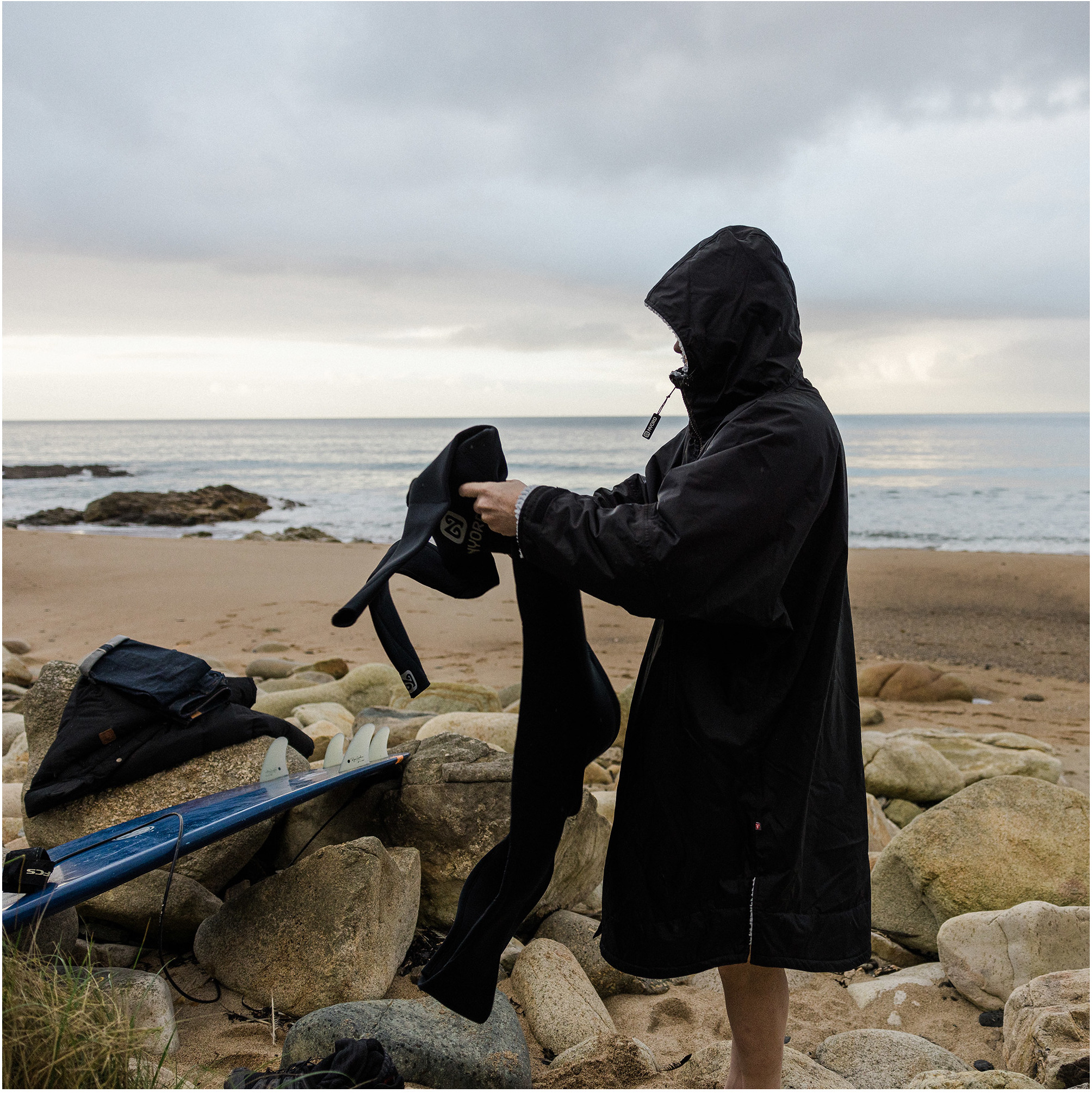 2025 Nyord Primaloft Outdoor Changing Robe ACC0005 - Black / Grey
