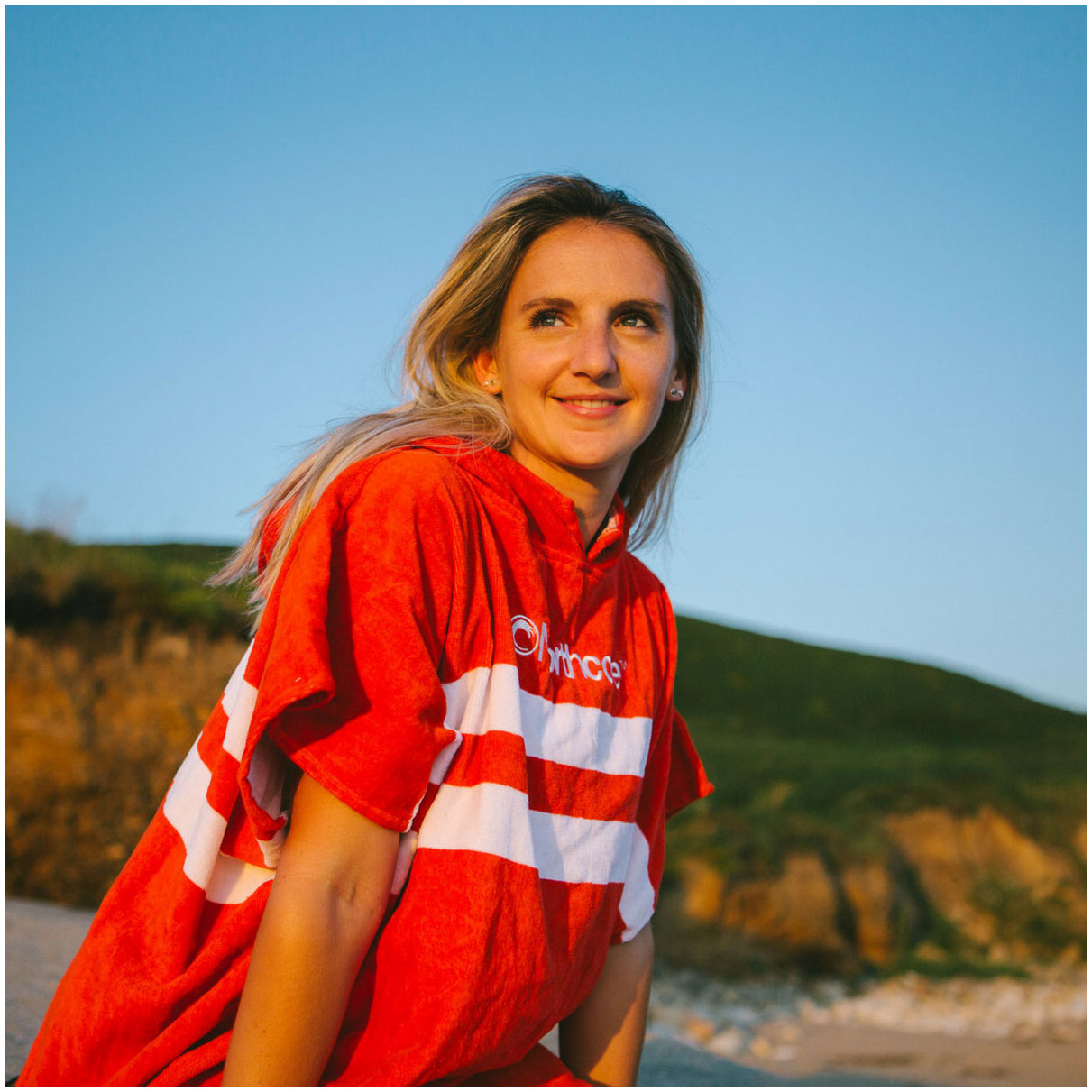 2025 Northcore Beach Basha Stripe Hooded Towel Changing Robe / Poncho NOCO241 - Red